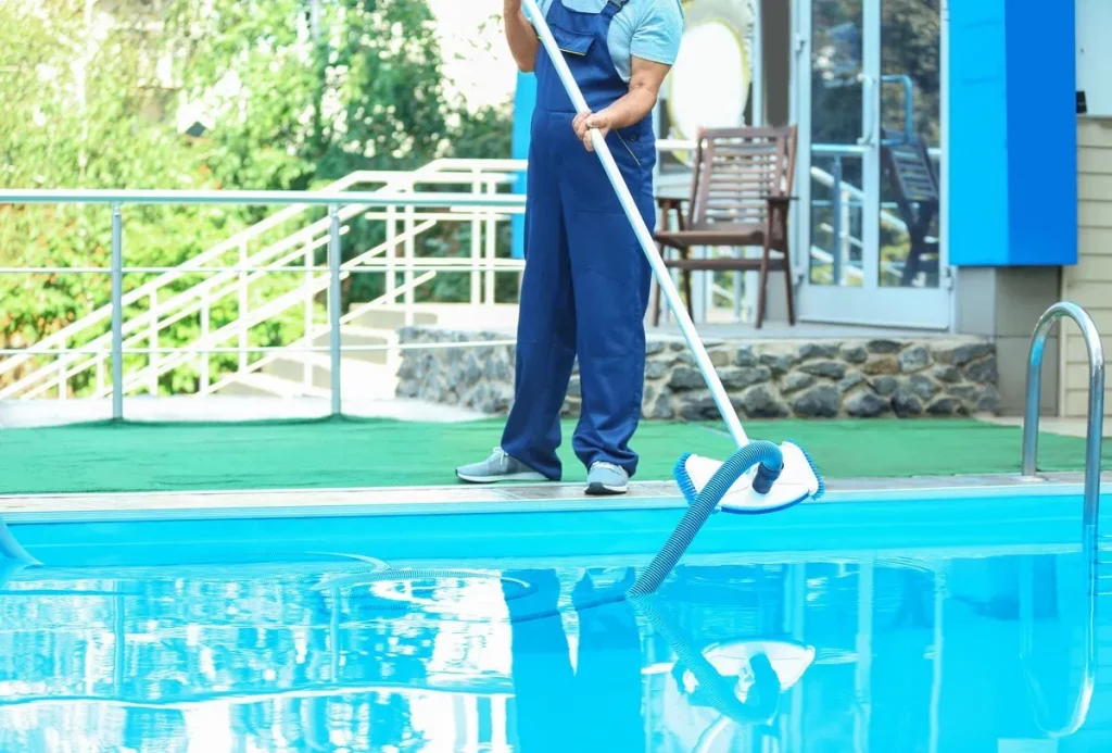 Prestation de nettoyage de piscine par Purity