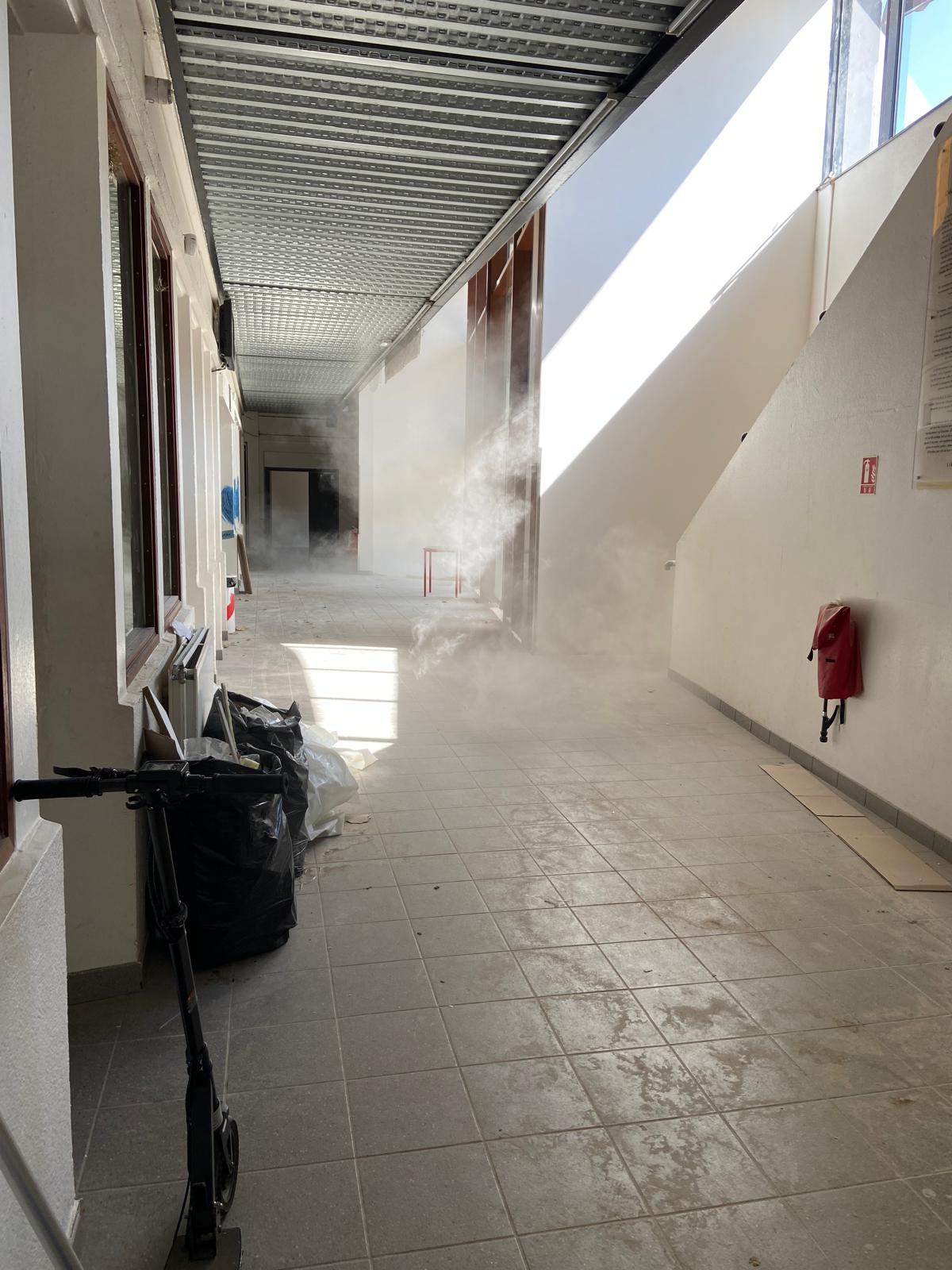 Photo 1 du college Boris Vian avant le nettoyage des travaux par Purity