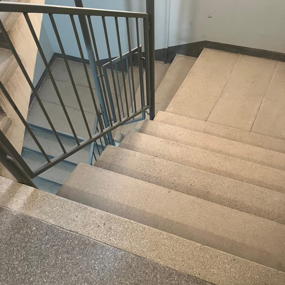 Photo 1 après le nettoyage des escaliers d'une copropriété quartier La Duchère (69009)