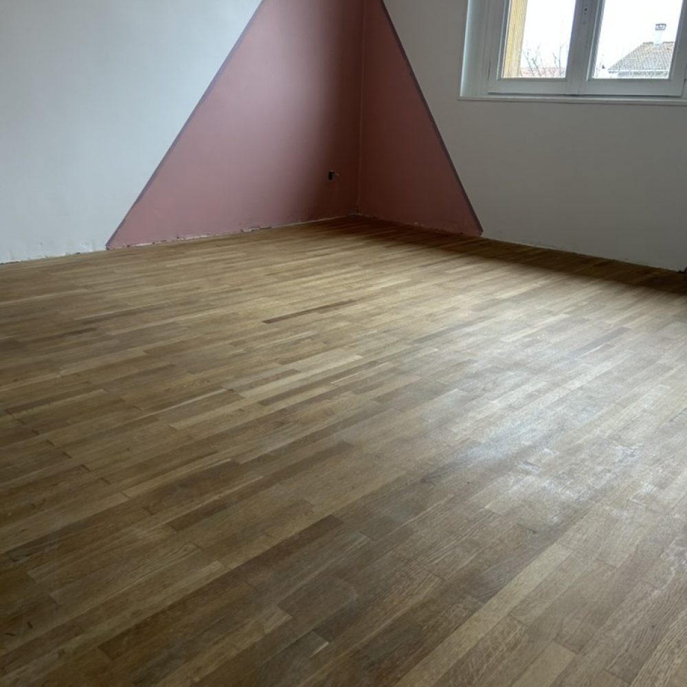 Photo-1-apres-poncage-vitrification-parquet-bois-par-purity-corp