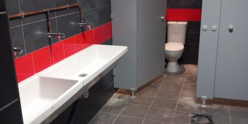 Photo 1 avant le nettoyage du chantier des sanitaires de la societe TEA à Corbas (69960) par Purity