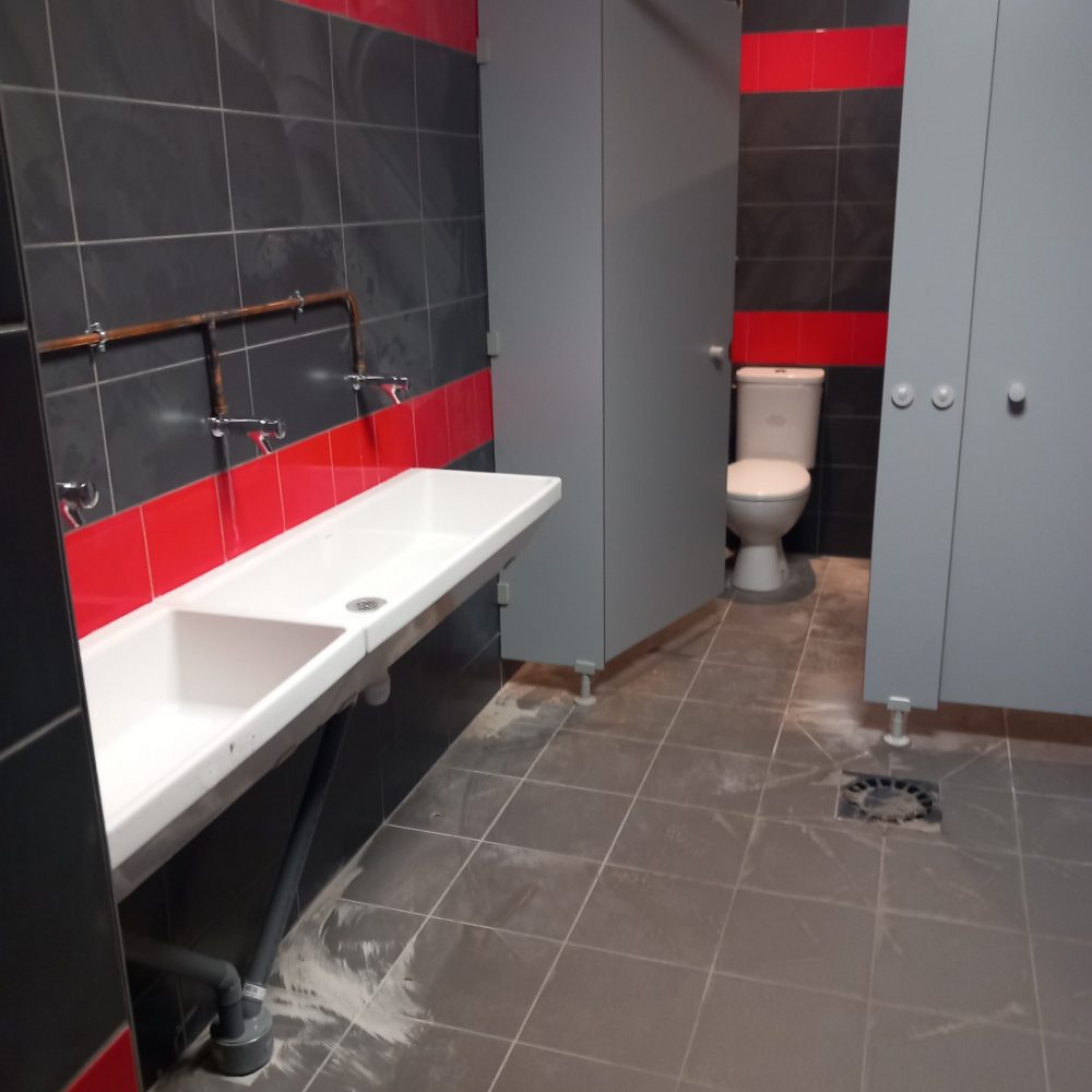 Photo 1 avant le nettoyage du chantier des sanitaires de la societe TEA à Corbas (69960) par Purity