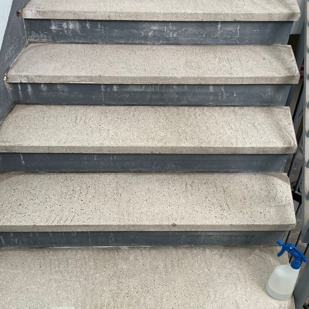 Photo-1-avant-nettoyage-escaliers-copropriete-quartier-la-duchere-lyon