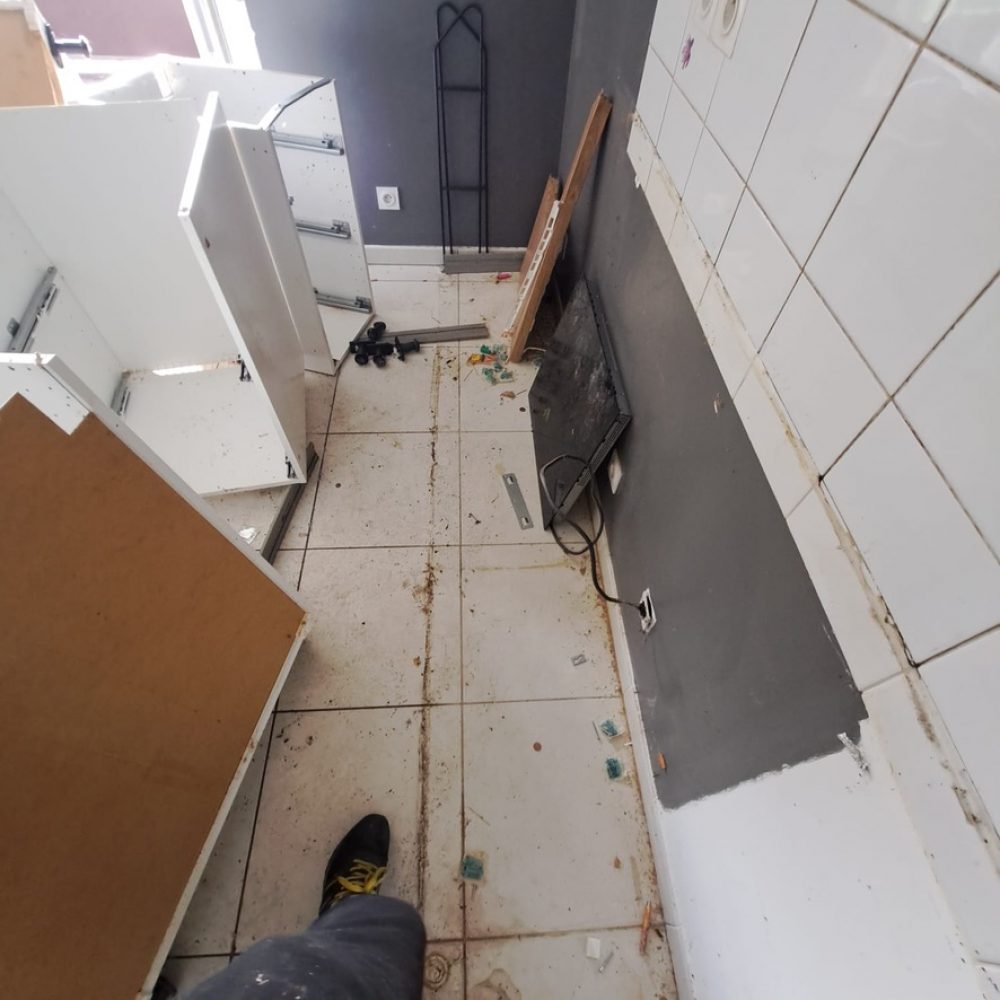 Photo 1 avant le nettoyage d'un logement squatté par purity