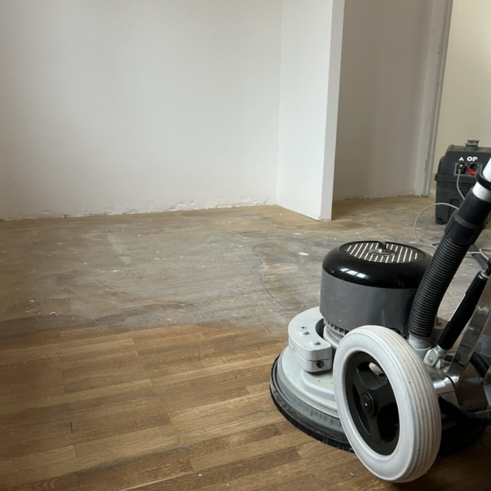 Photo-1-avant-poncage-vitrification-parquet-bois-par-purity-corp
