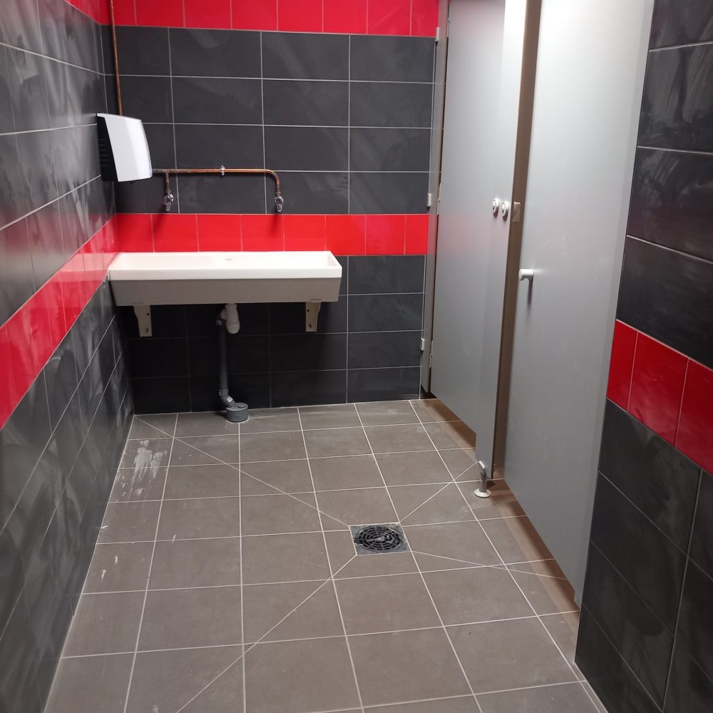 Photo 2 avant le nettoyage du chantier des sanitaires de la societe TEA à Corbas (69960) par Purity