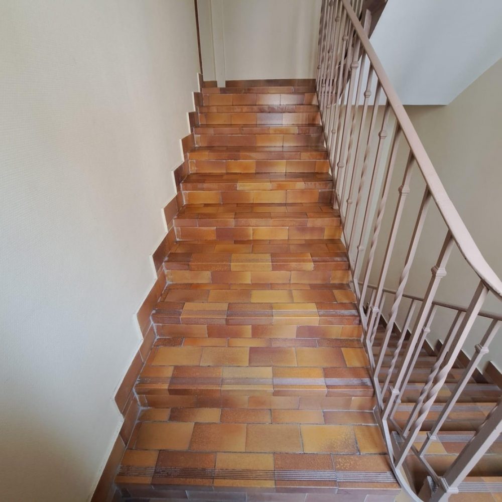 Photo-2-avant-nettoyage-parties-communes-par-purity-corp