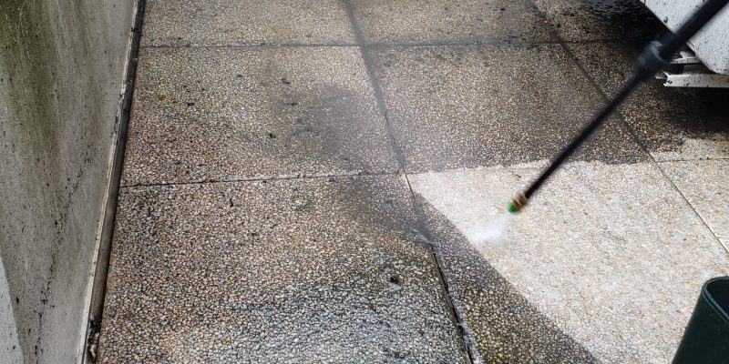 Photo 4 avant le nettoyage de la terrasse d'un particulier par Purity