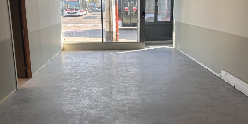 Photo 1 avant le nettoyage du chantier d'un depot TCL par Purity