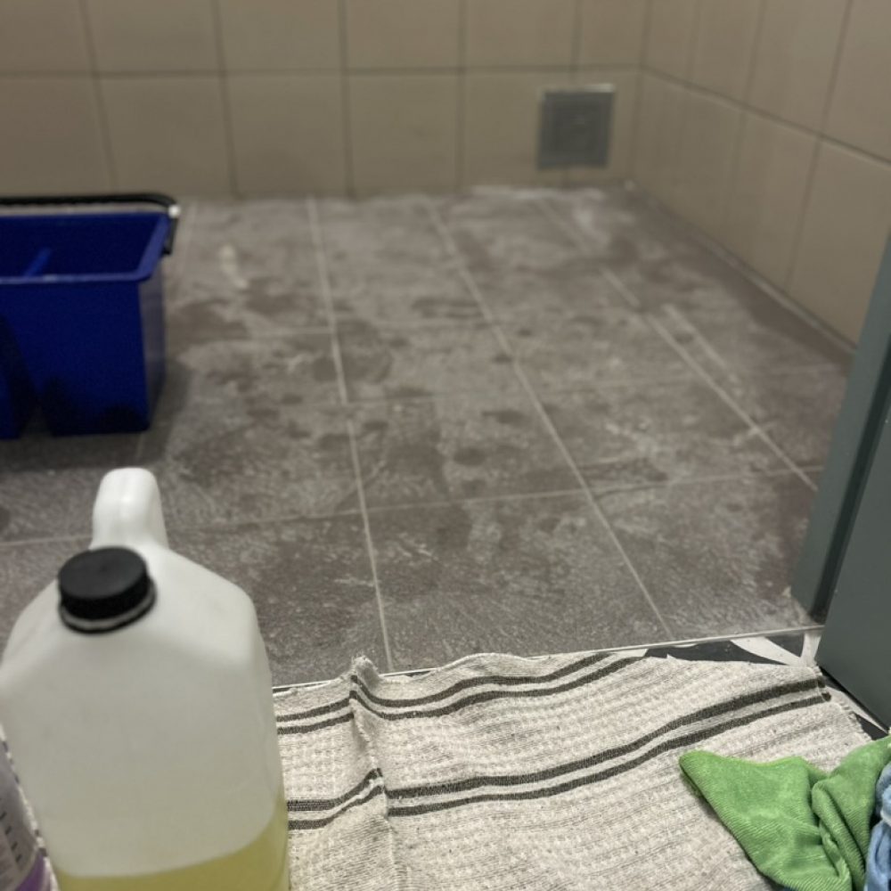 Photo-4-avant-nettoyage-des-travaux-dans-hall-copropriete-par-purity