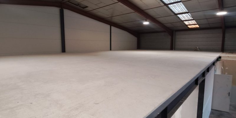 photo-1-apres-nettoyage-sol-entrepot-par-purity-corp