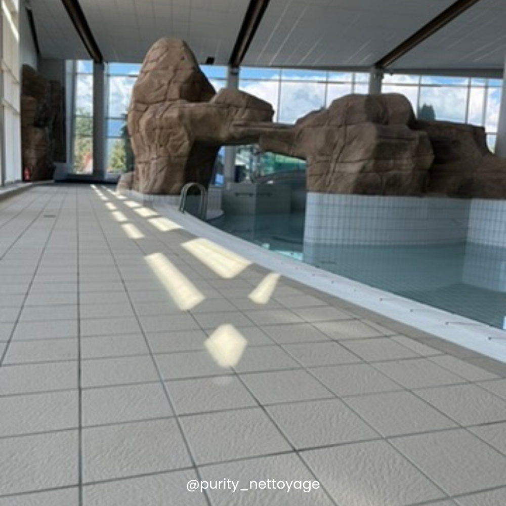 photo-3-apres-nettoyage-sols-piscine-par-purity