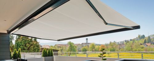 Prestation de nettoyage de store-bannes et parasols par Purity